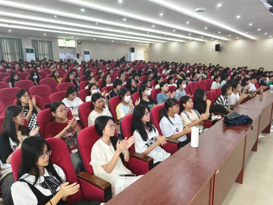 2 让青春不再烦恼——我校举办青春期生理健康知识科普讲座.jpg