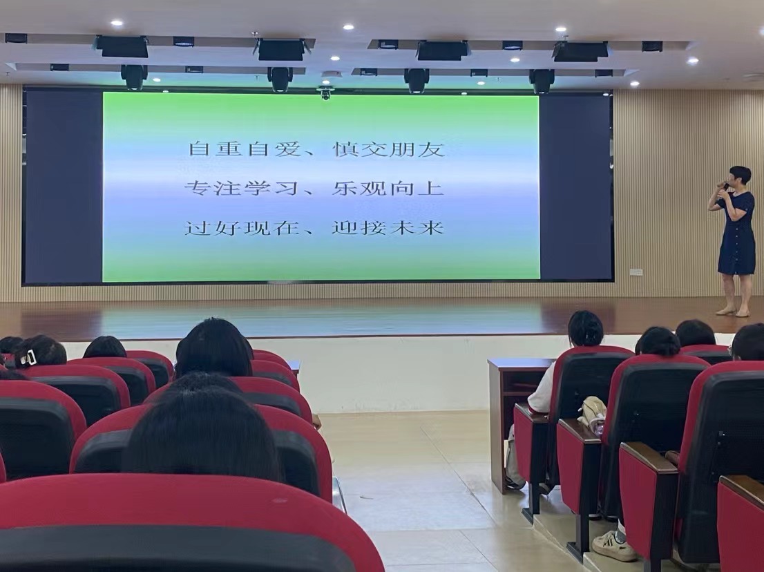 3 让青春不再烦恼——我校举办青春期生理健康知识科普讲座.jpg