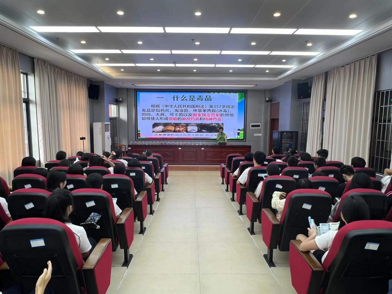 4 筑牢青少年成长禁毒防线——我校组织开展校内外系列禁毒主题宣教活动.png